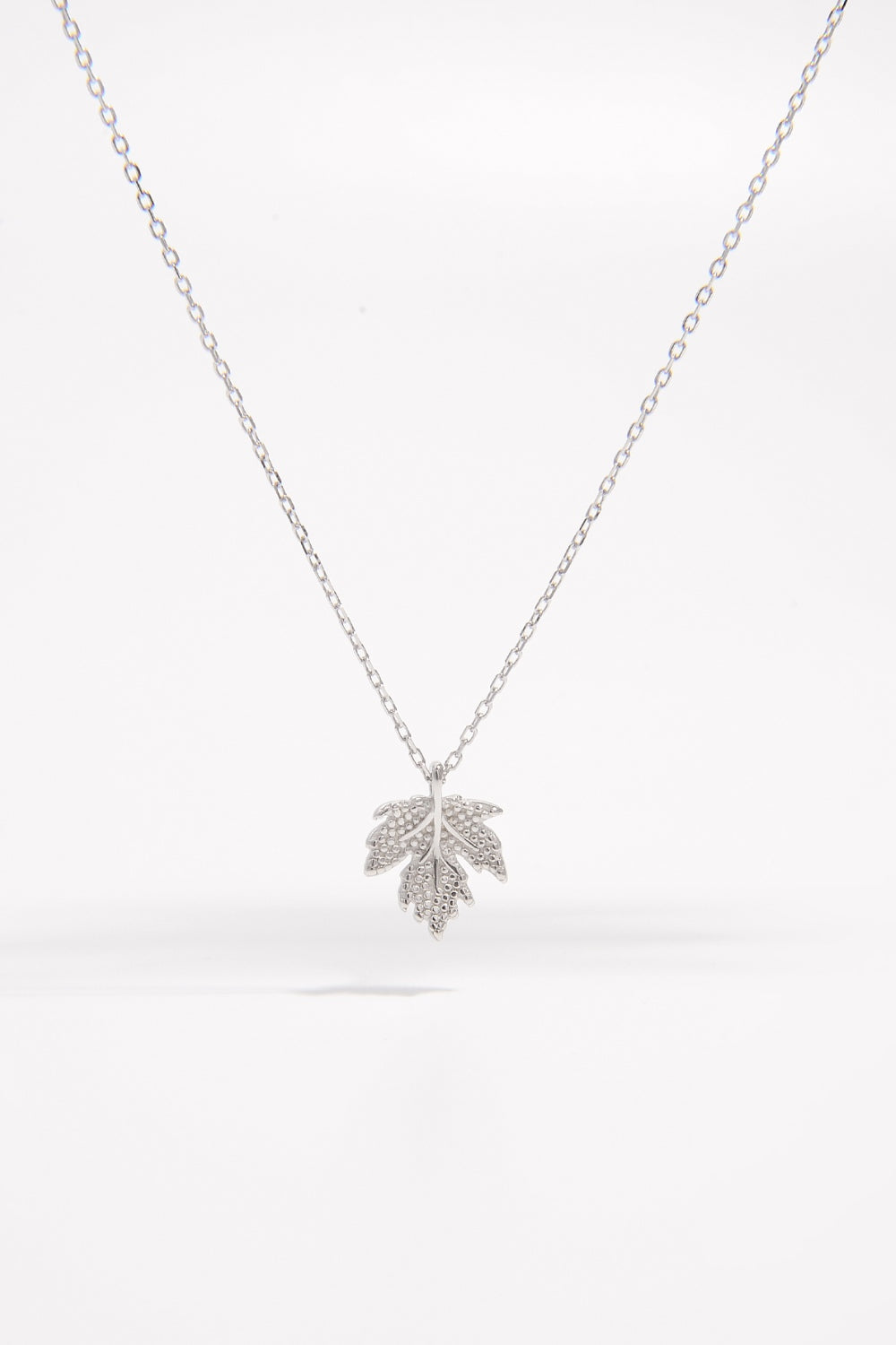 925 Sterling Silver Zircon Maple Leaf Necklace - AppealingDiamond.com