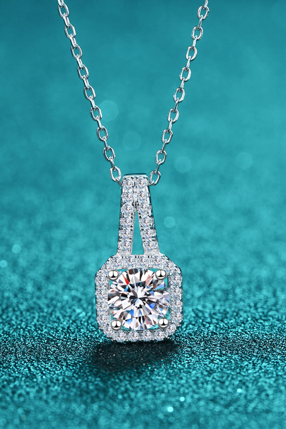 Look Amazing 2 Carat Moissanite Pendant Necklace