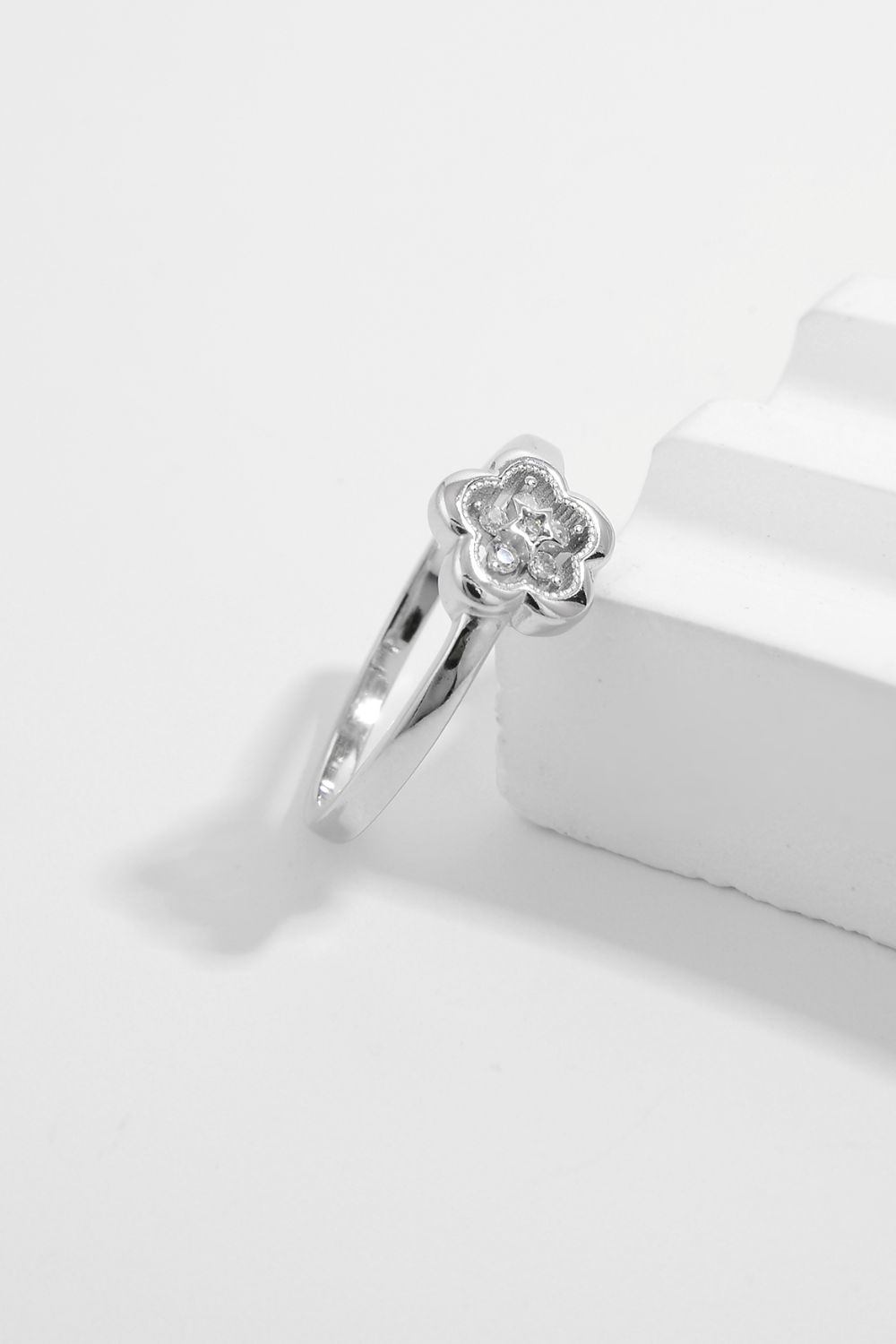 925 Sterling Silver Zircon Flower Ring - AppealingDiamond.com